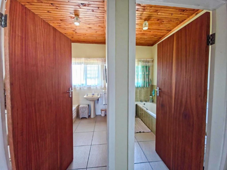5 Bedroom Property for Sale in Jongensfontein Western Cape